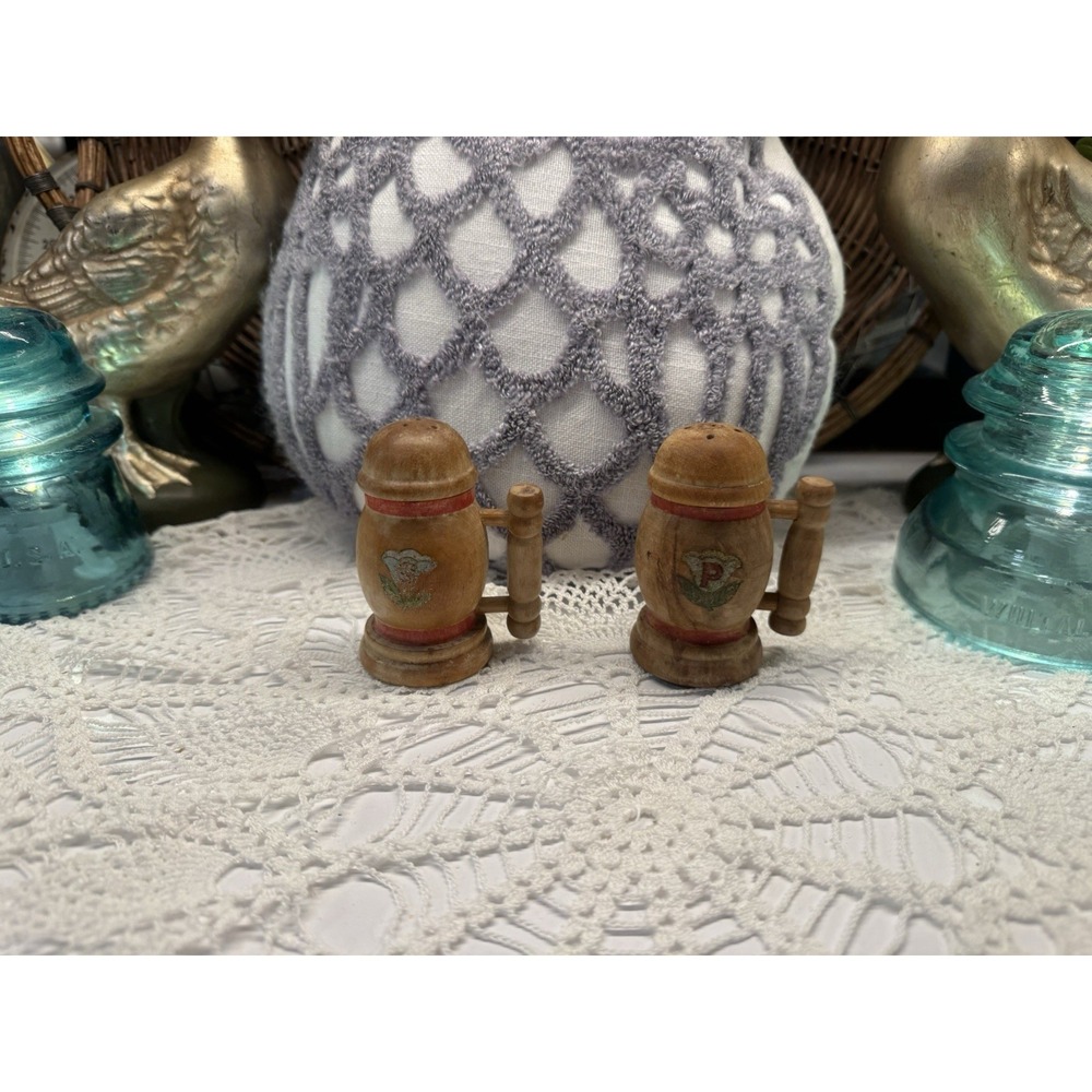 Wooden Barrel Shaped Salt & Pepper Shakers Set with Handles, Brown Red Novelty
